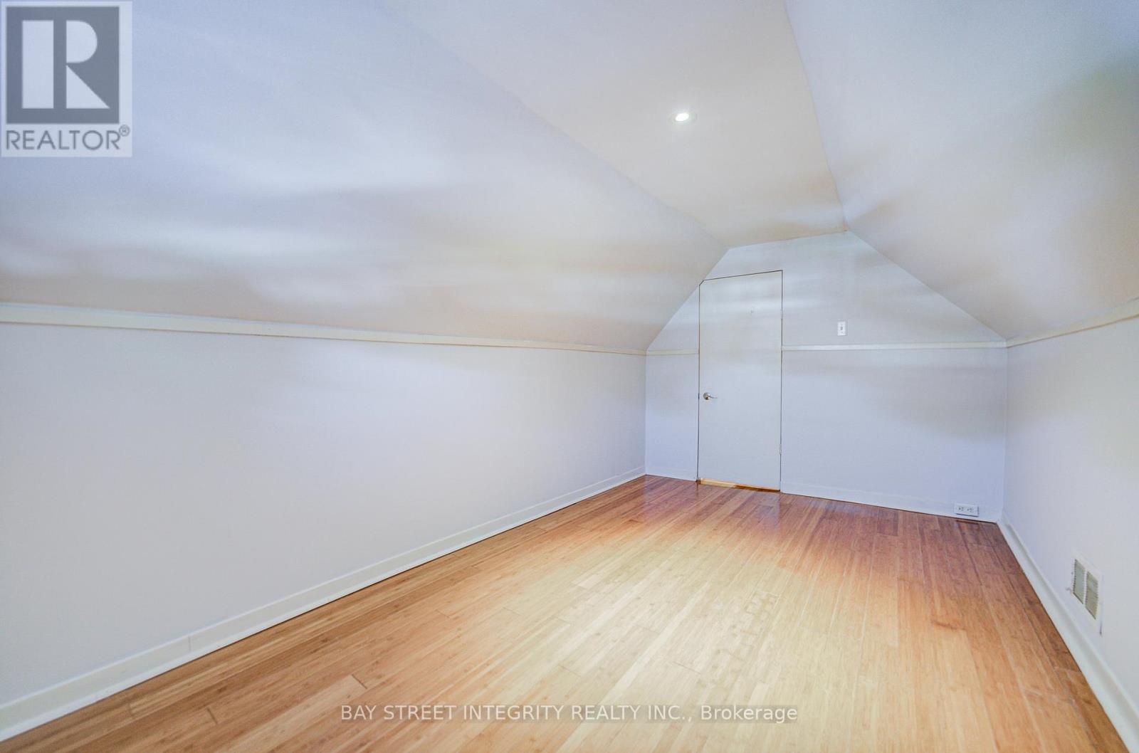 19 ROBINSON AVENUE - Image 32