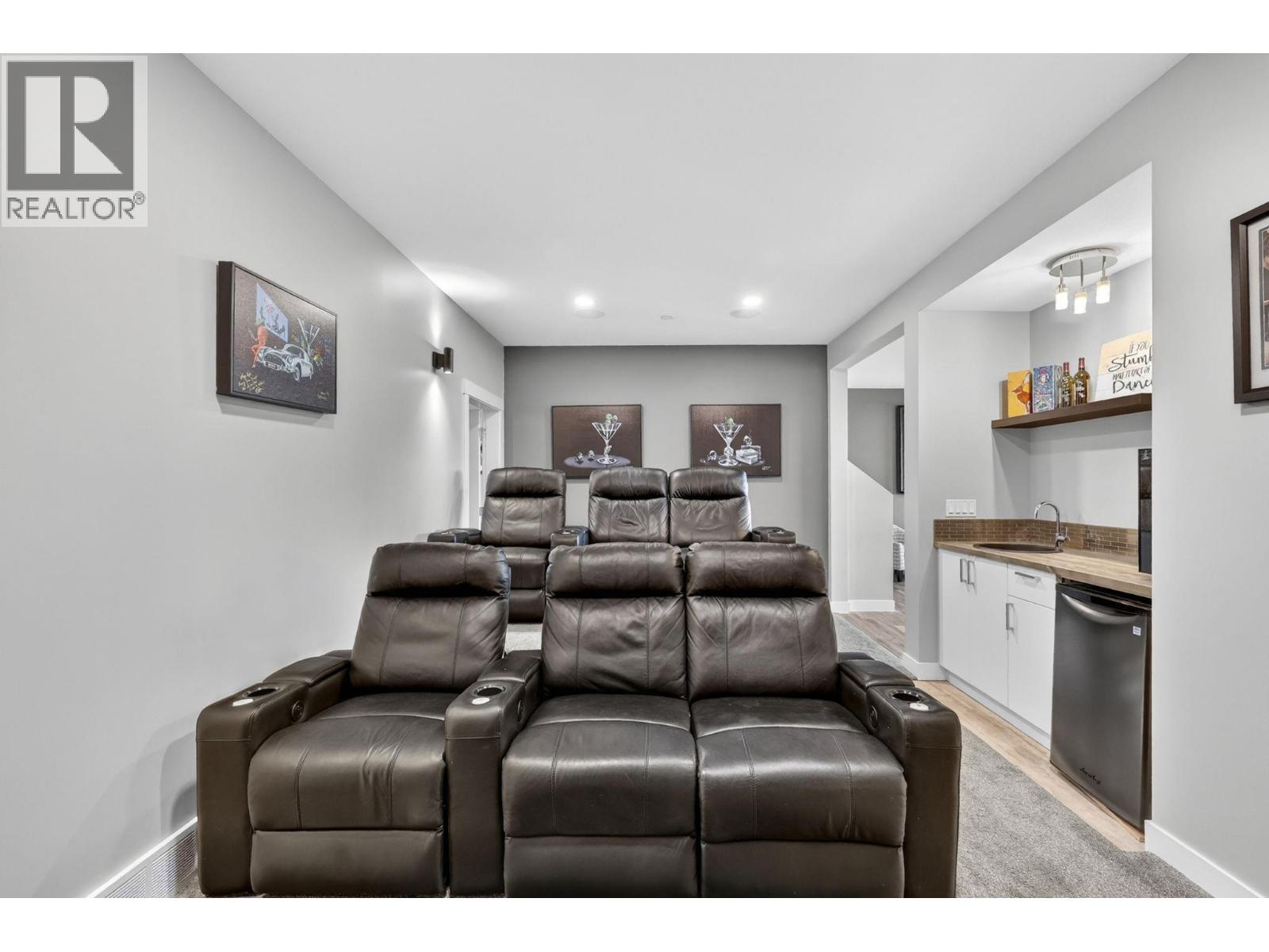 8908 Hampshire Crescent - 34