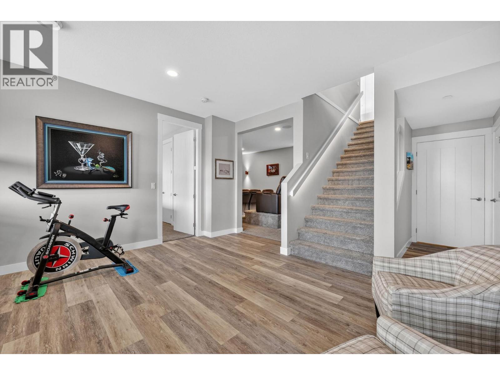 8908 Hampshire Crescent - 32