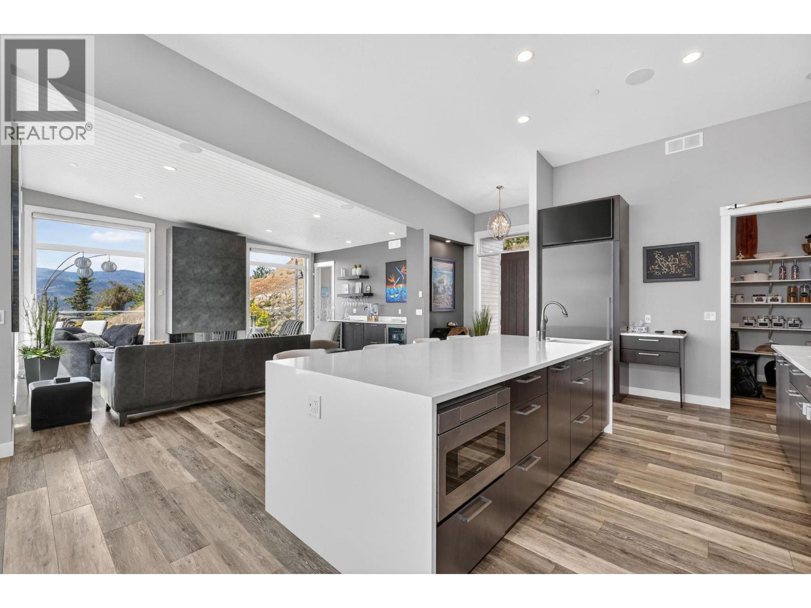 8908 Hampshire Crescent - 11