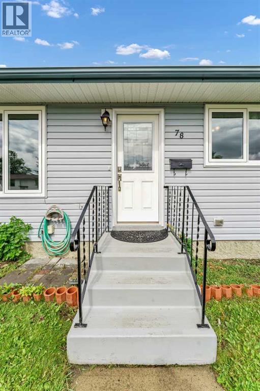 78 Clark Crescent SE - photo 2