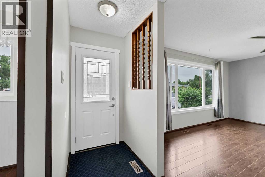 78 Clark Crescent SE - photo 3