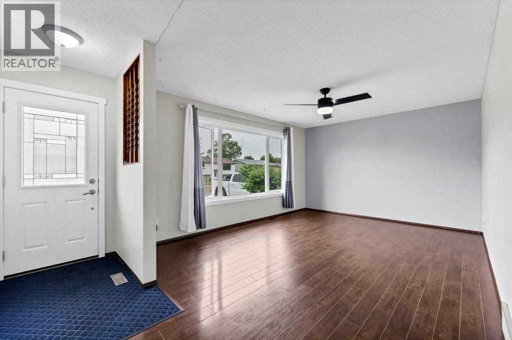 78 Clark Crescent SE - photo 4