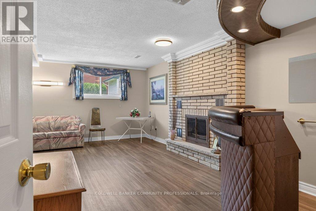 409 MOHAWK ROAD W - 21