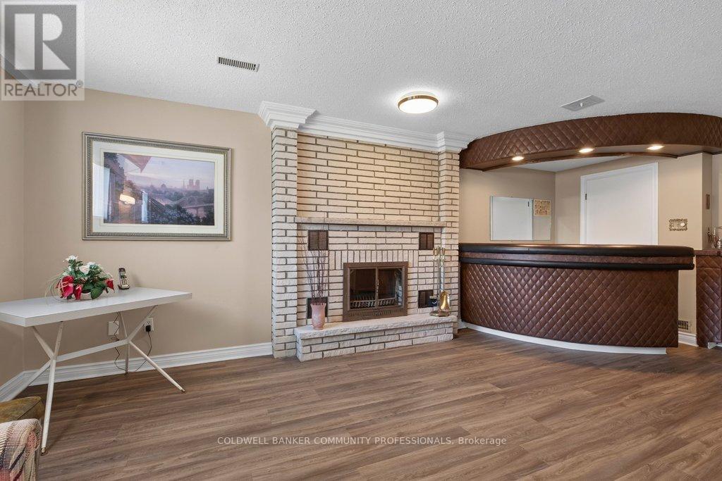 409 MOHAWK ROAD W - 22