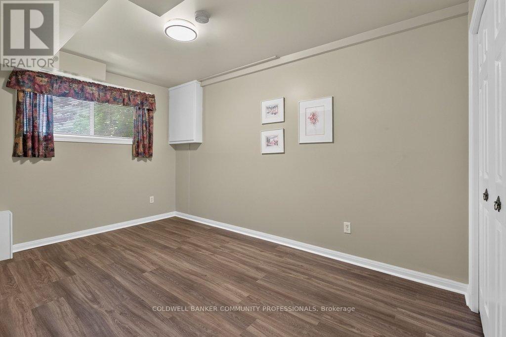 409 MOHAWK ROAD W - 26