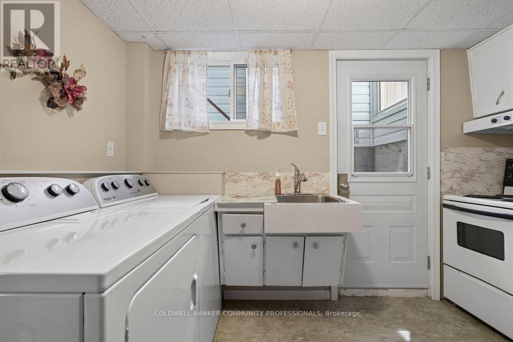 409 MOHAWK ROAD W - 27