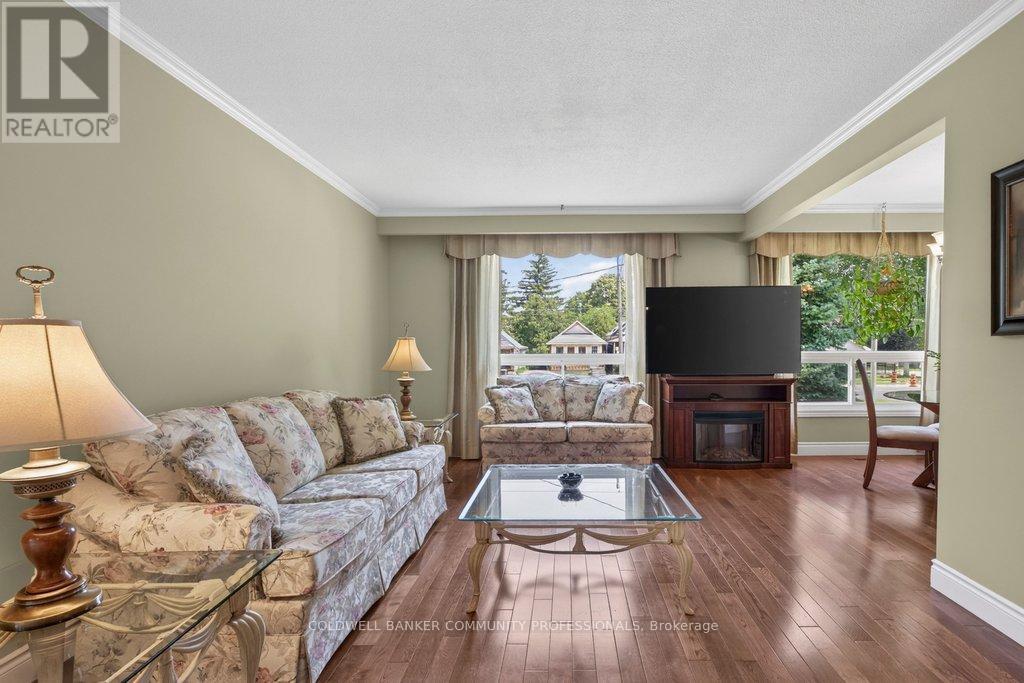 409 MOHAWK ROAD W - 7