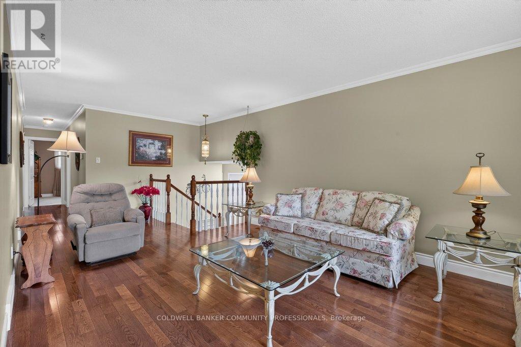 409 MOHAWK ROAD W - 8