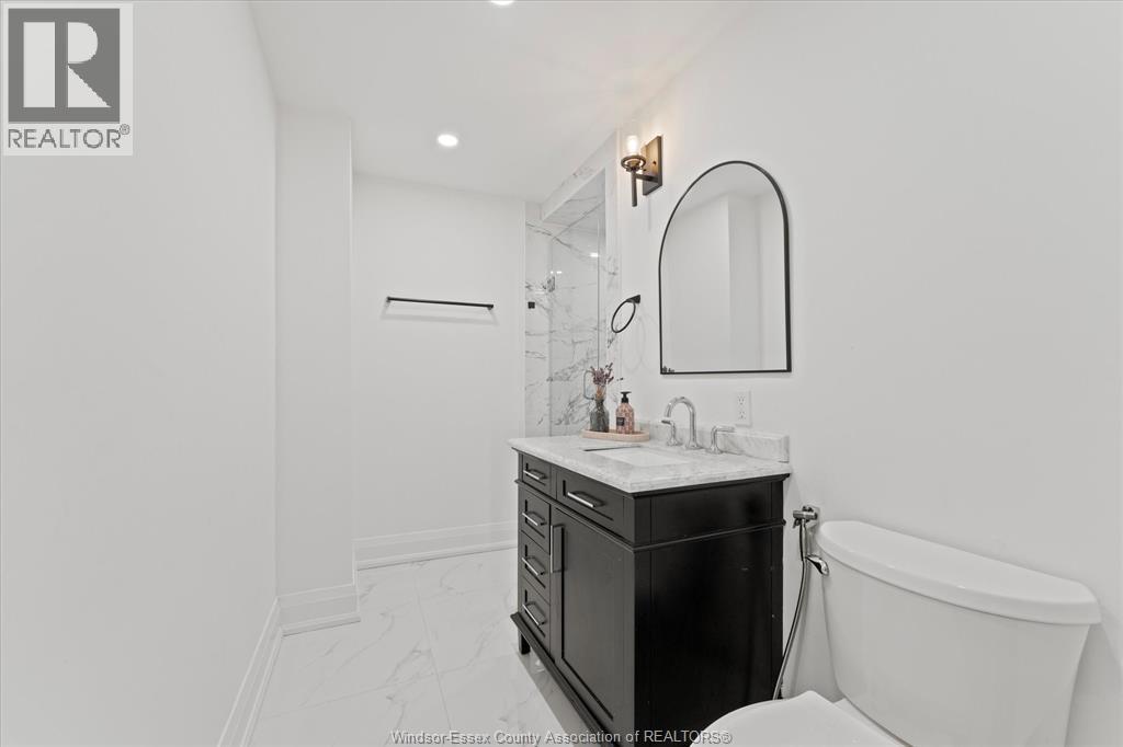 8190 RIVERSIDE DRIVE - 23