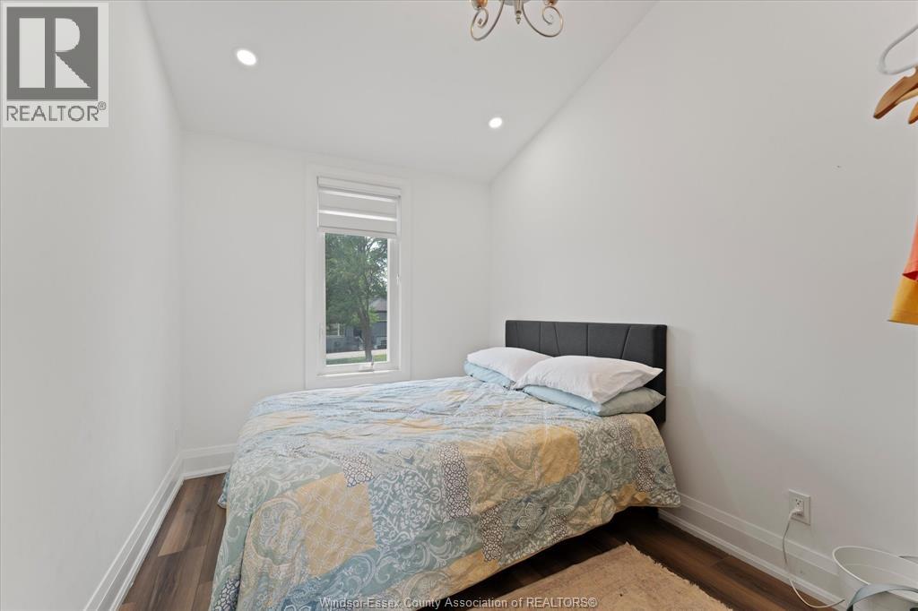 8190 RIVERSIDE DRIVE - 32