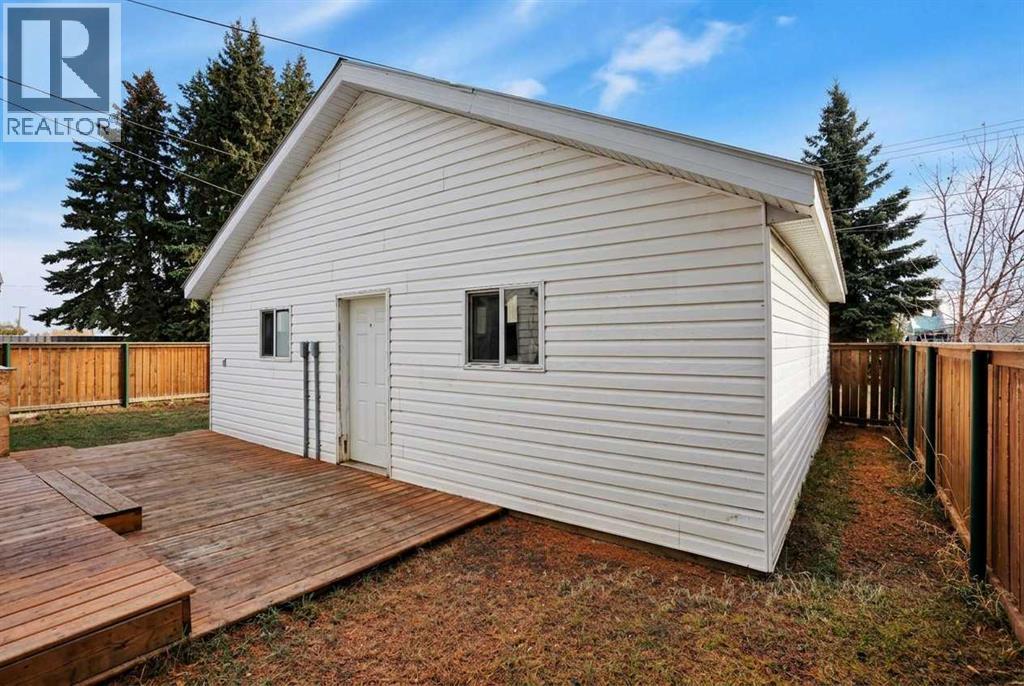 4915 52 Avenue - 24