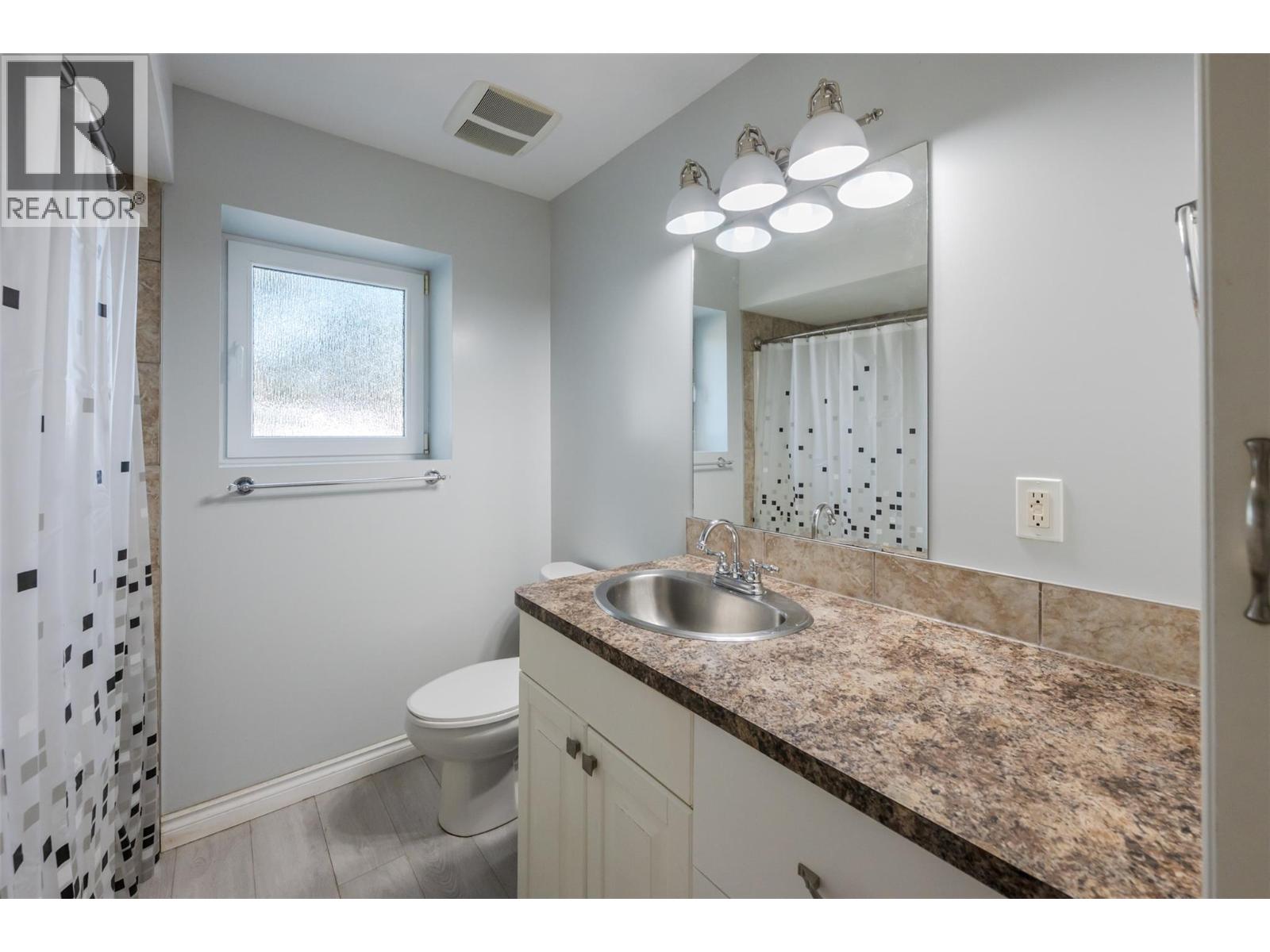 564 Alexander Avenue, Penticton