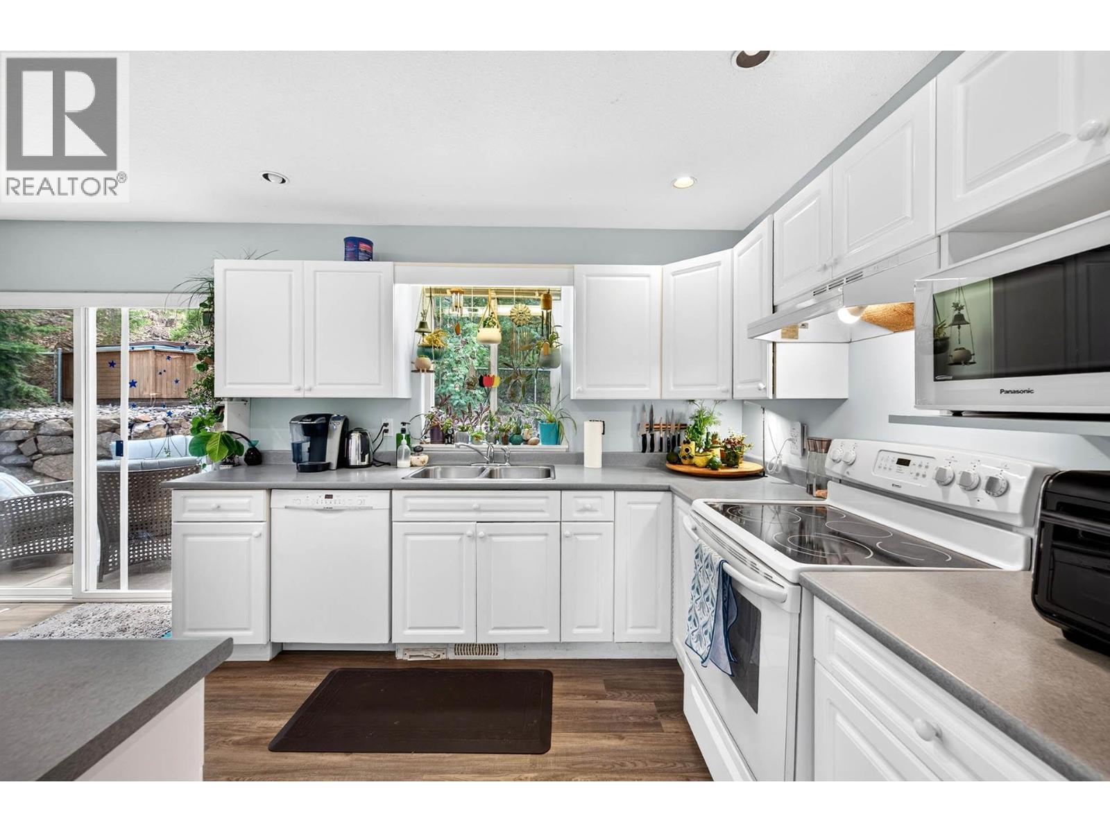 2781 SKEENA Drive - 8