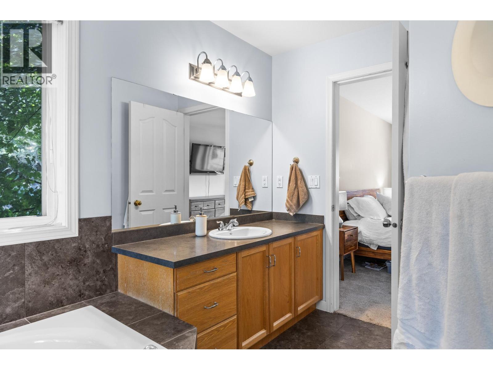 2431 Asquith Court - 33