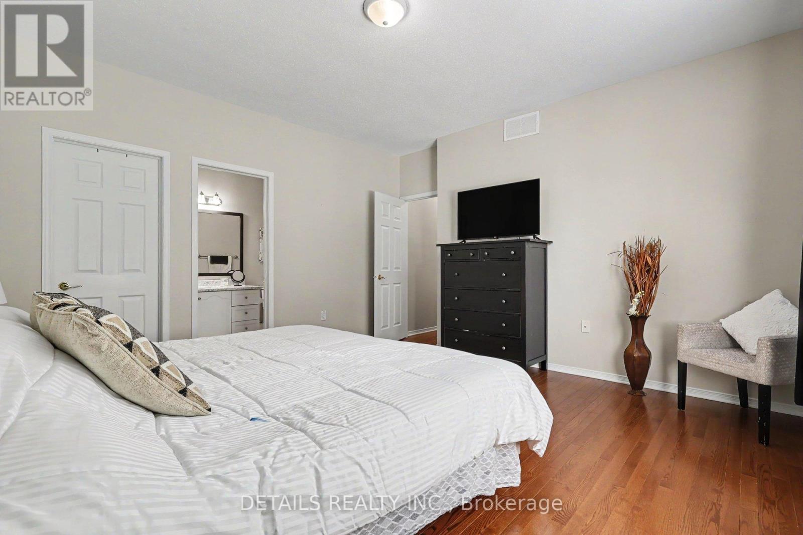 631 COUNTRY TRAIL - 17