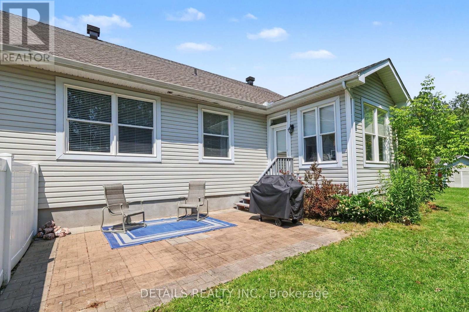 631 COUNTRY TRAIL - 26
