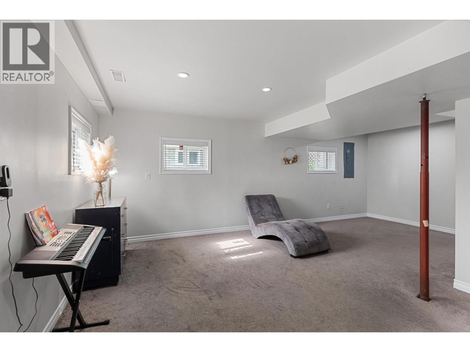 Photo 17 of 33 — 554 BURDEN STREET · Prince George, BC