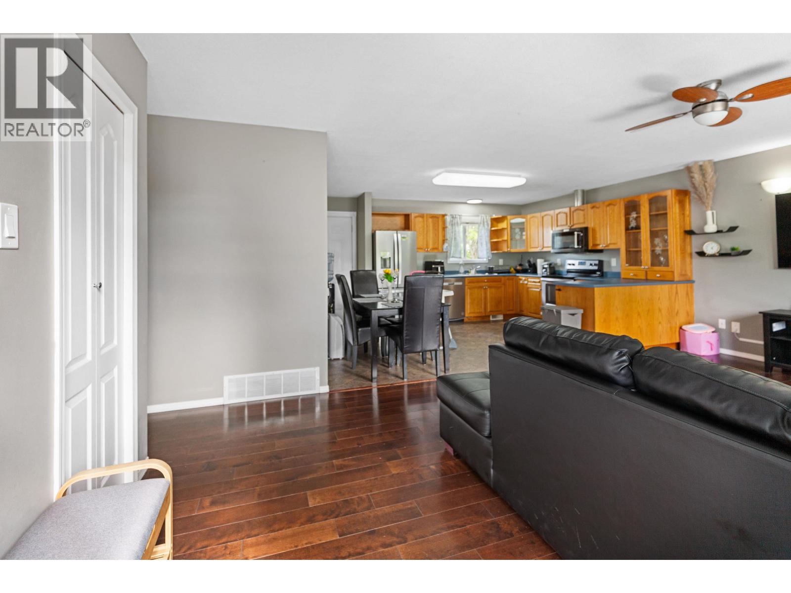 Photo 8 of 33 — 554 BURDEN STREET · Prince George, BC