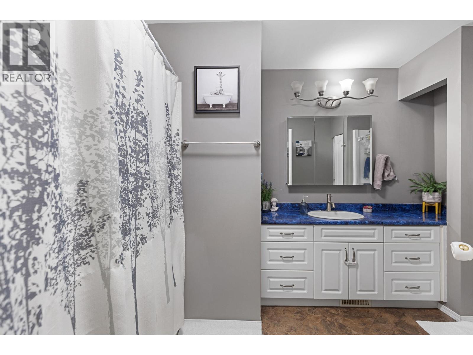 Photo 9 of 33 — 554 BURDEN STREET · Prince George, BC
