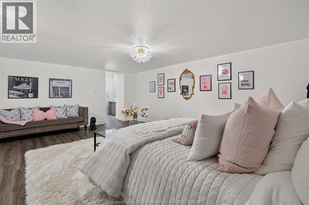 208 CRYSTAL BAY DRIVE - 32