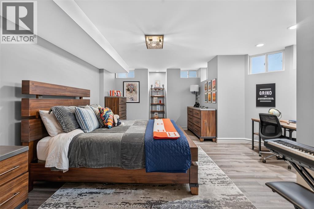 208 CRYSTAL BAY DRIVE - 35