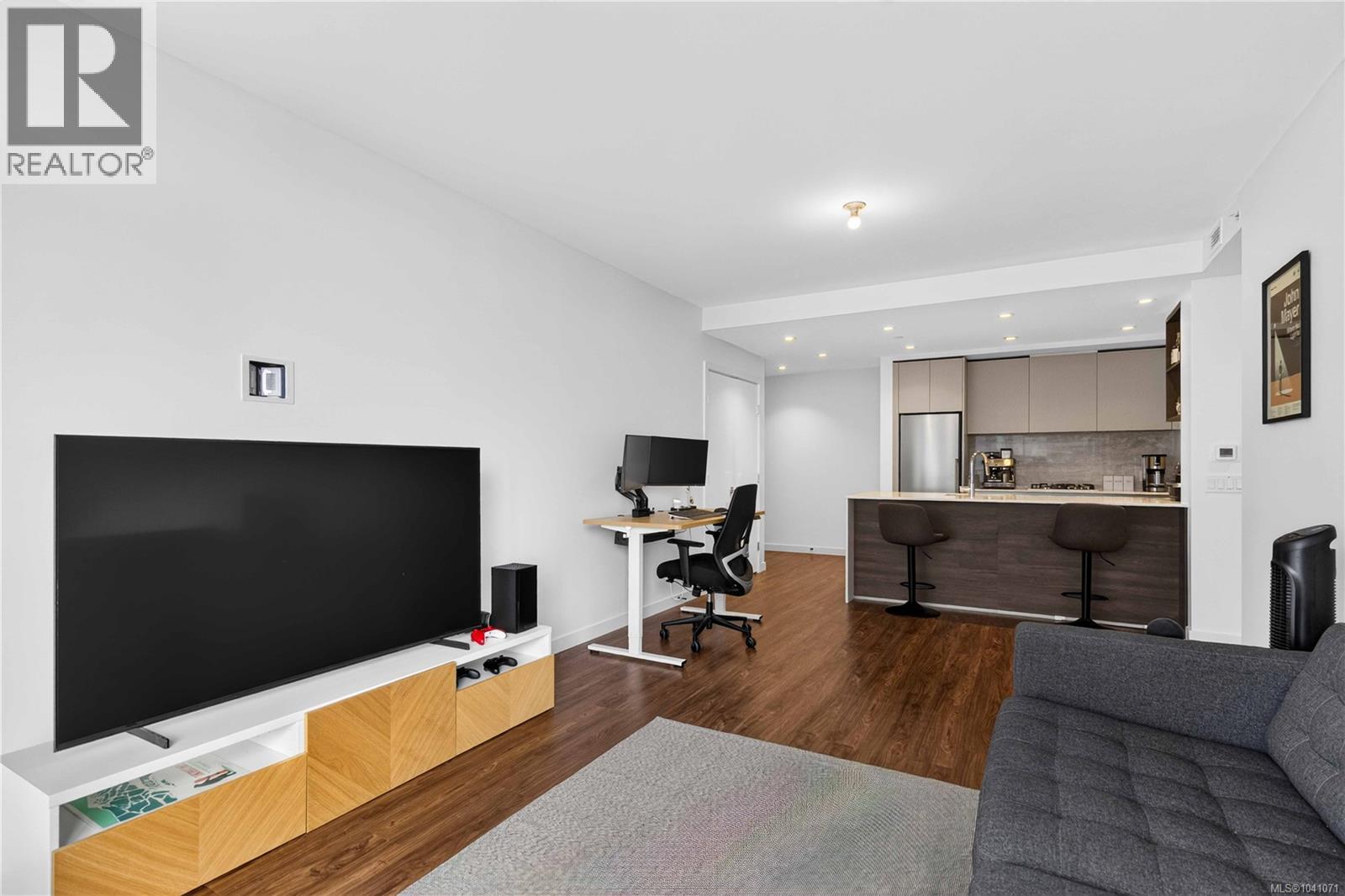#901 363 Tyee Rd - 15