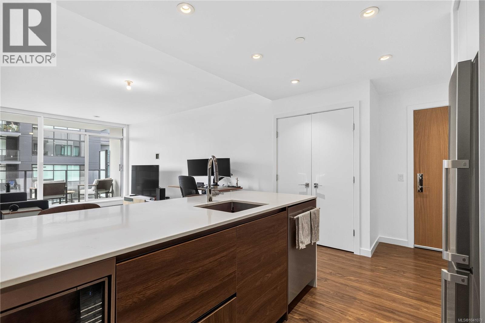 #901 363 Tyee Rd - 8