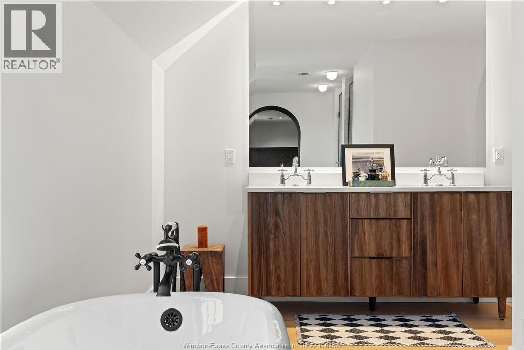 3901 LASALLE WOODS - 25