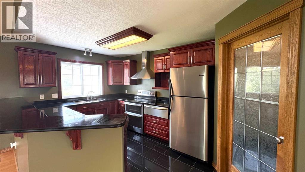 6 Cedar Crescent - 13
