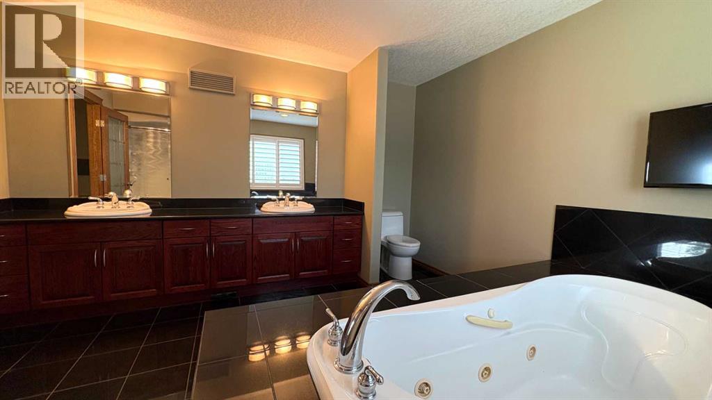 6 Cedar Crescent - 18