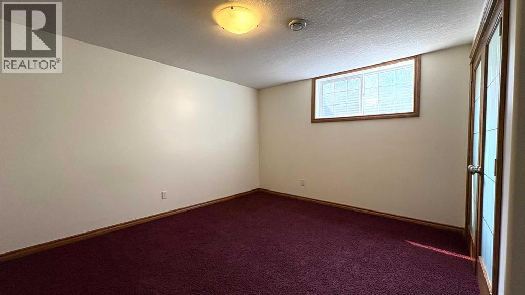 6 Cedar Crescent - 27