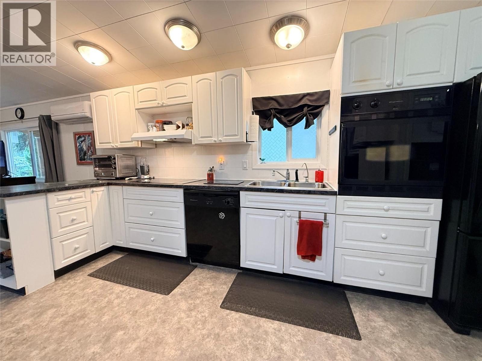 1558 Thompson Road - 12