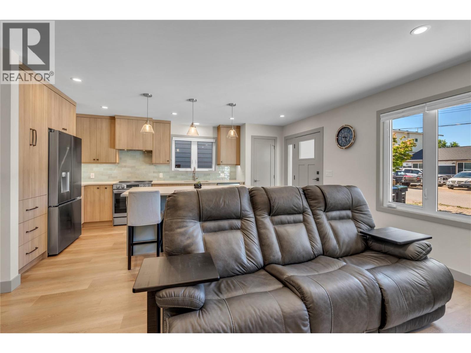 787 Kamloops Avenue - 6