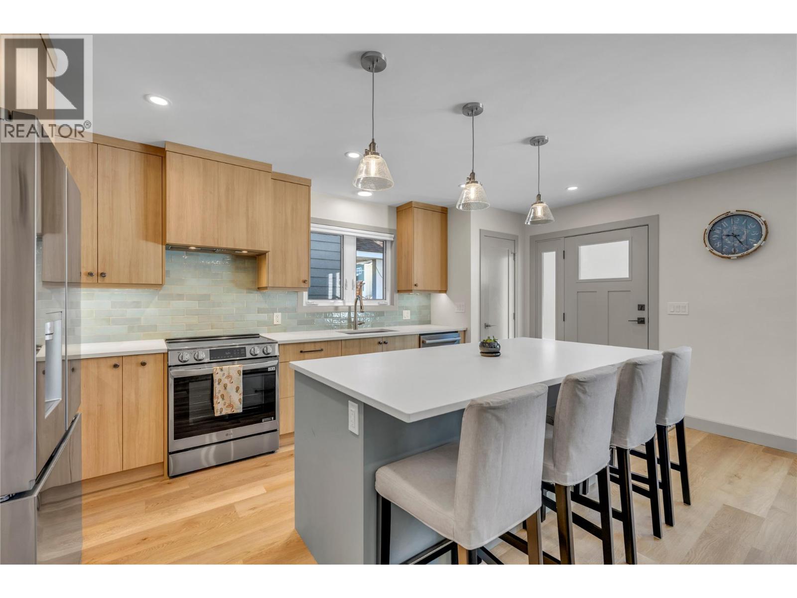 787 Kamloops Avenue - 9