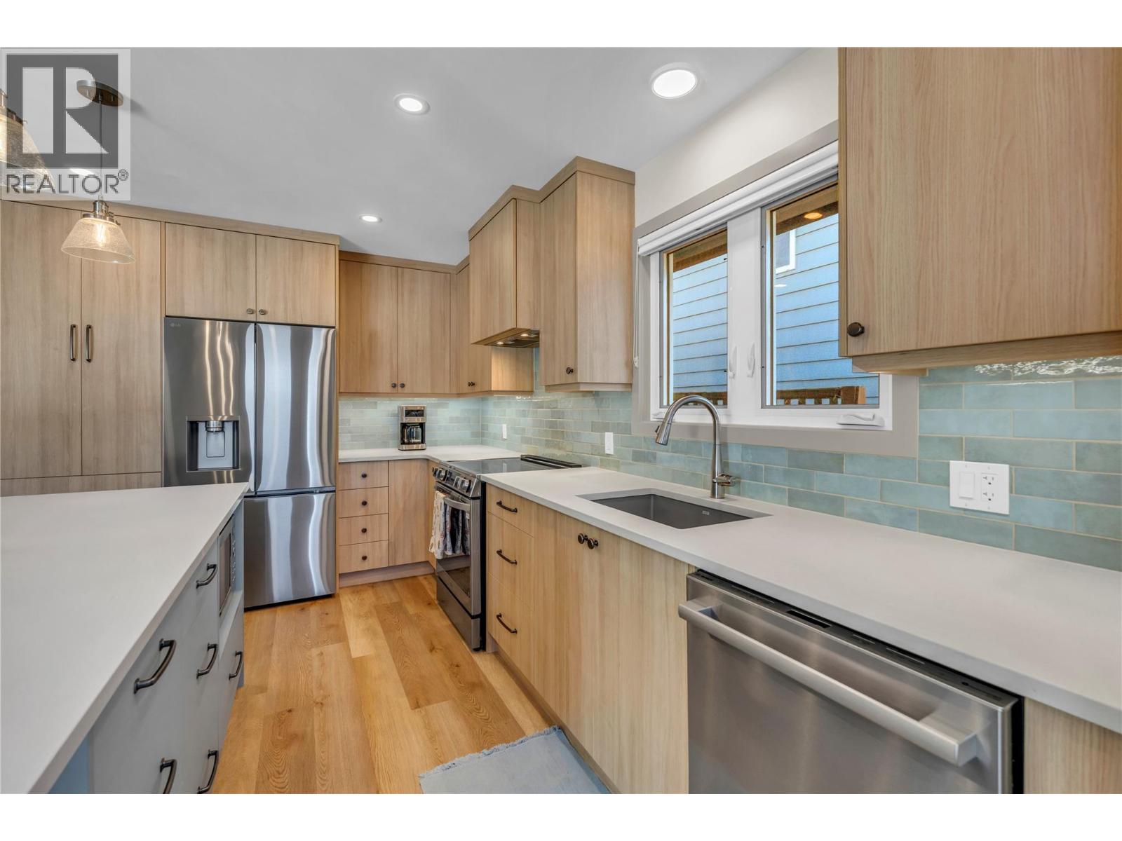 787 Kamloops Avenue - 10