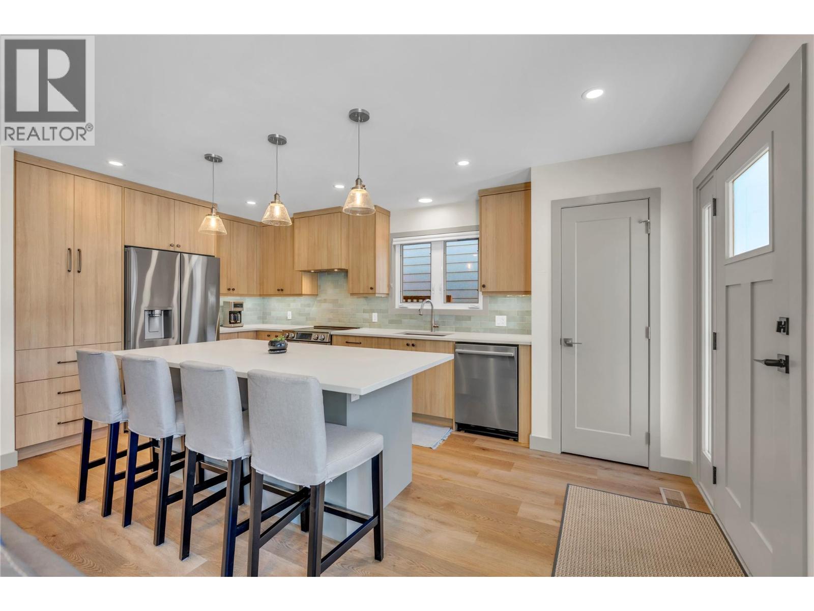 787 Kamloops Avenue - 8