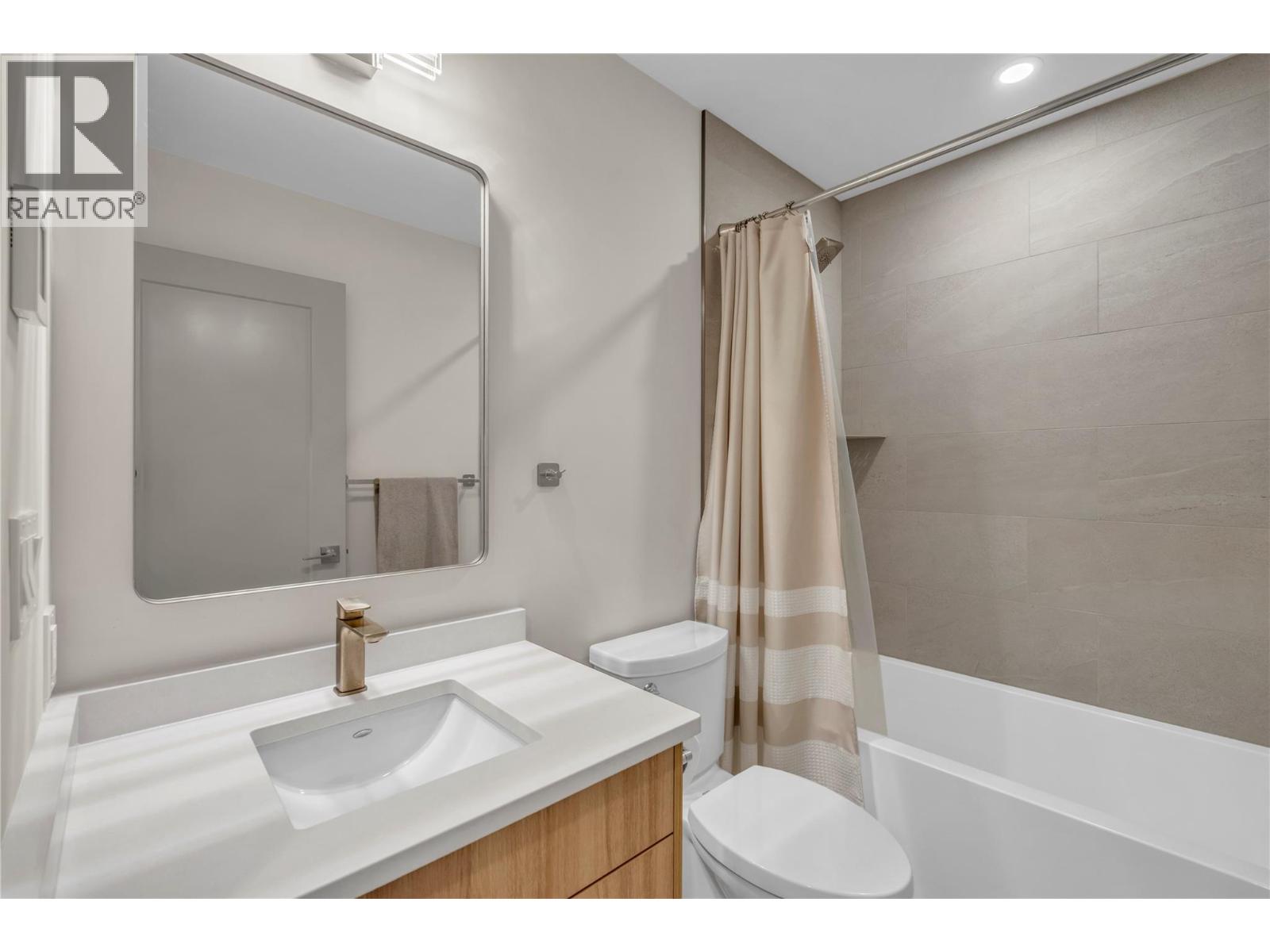 787 Kamloops Avenue - 21