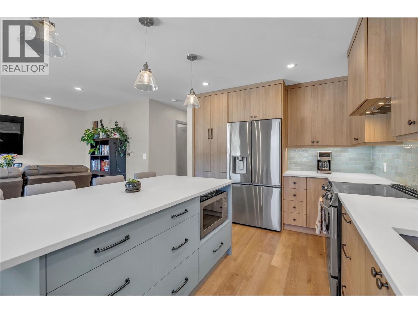 787 Kamloops Avenue - 11