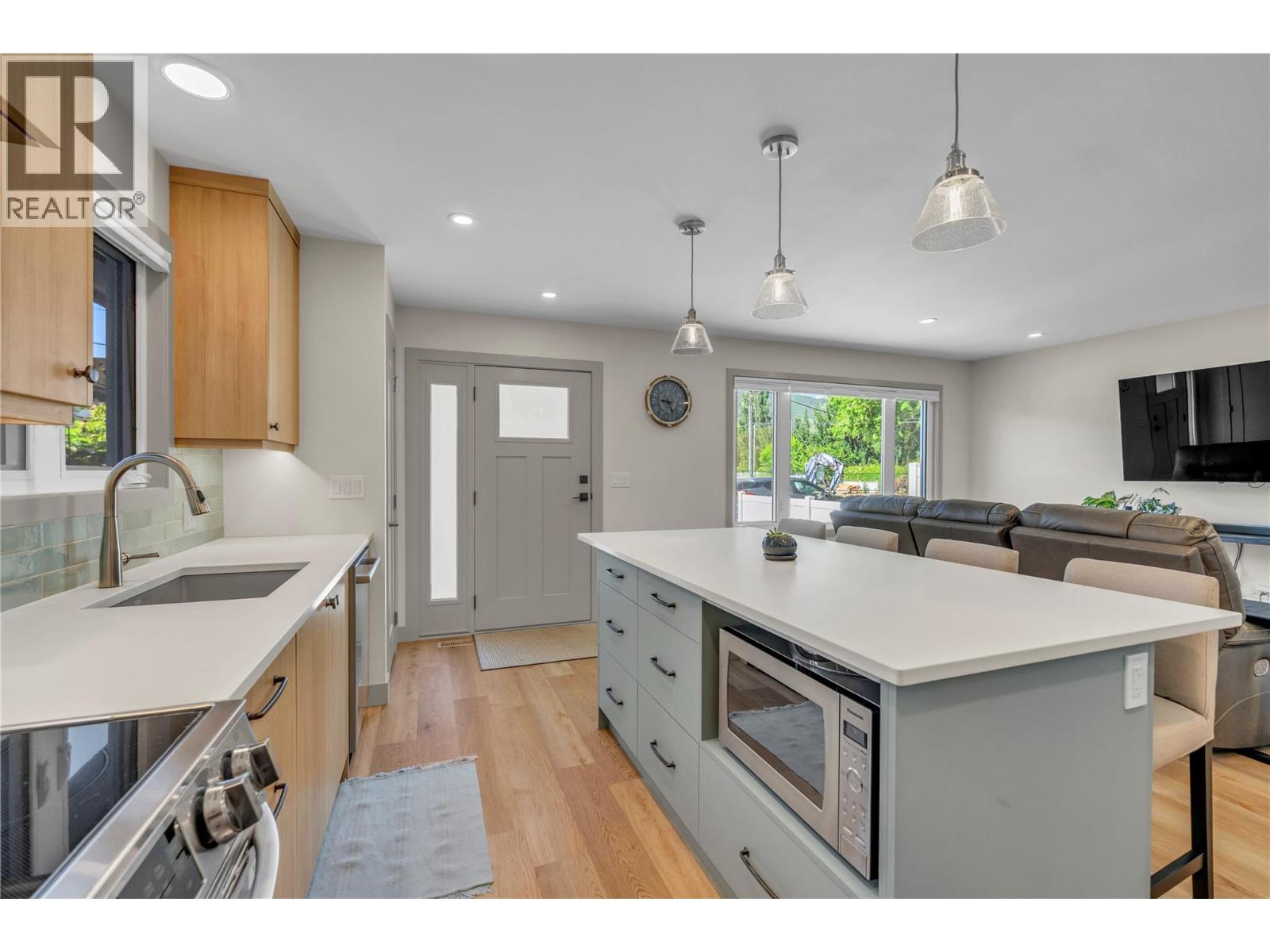 787 Kamloops Avenue - 12