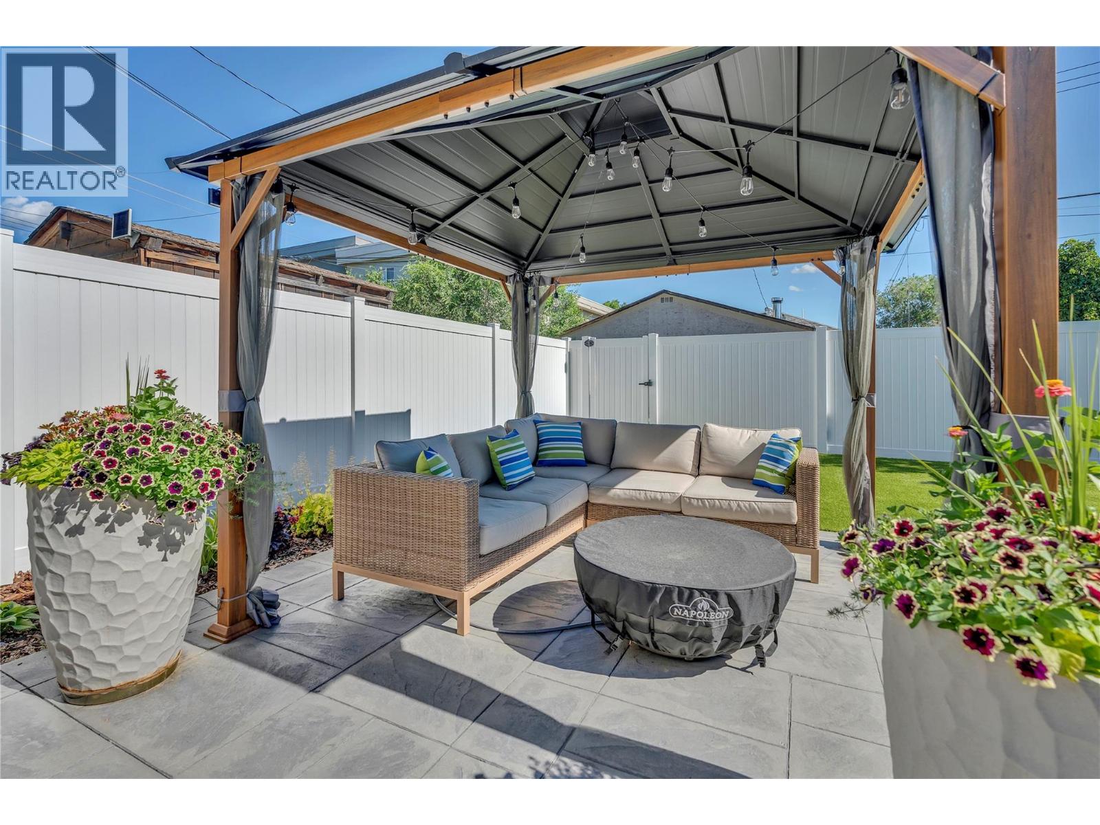 787 Kamloops Avenue - 32