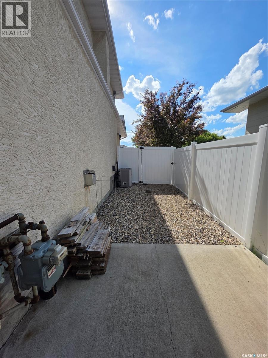 2267 Newcombe DRIVE - 52