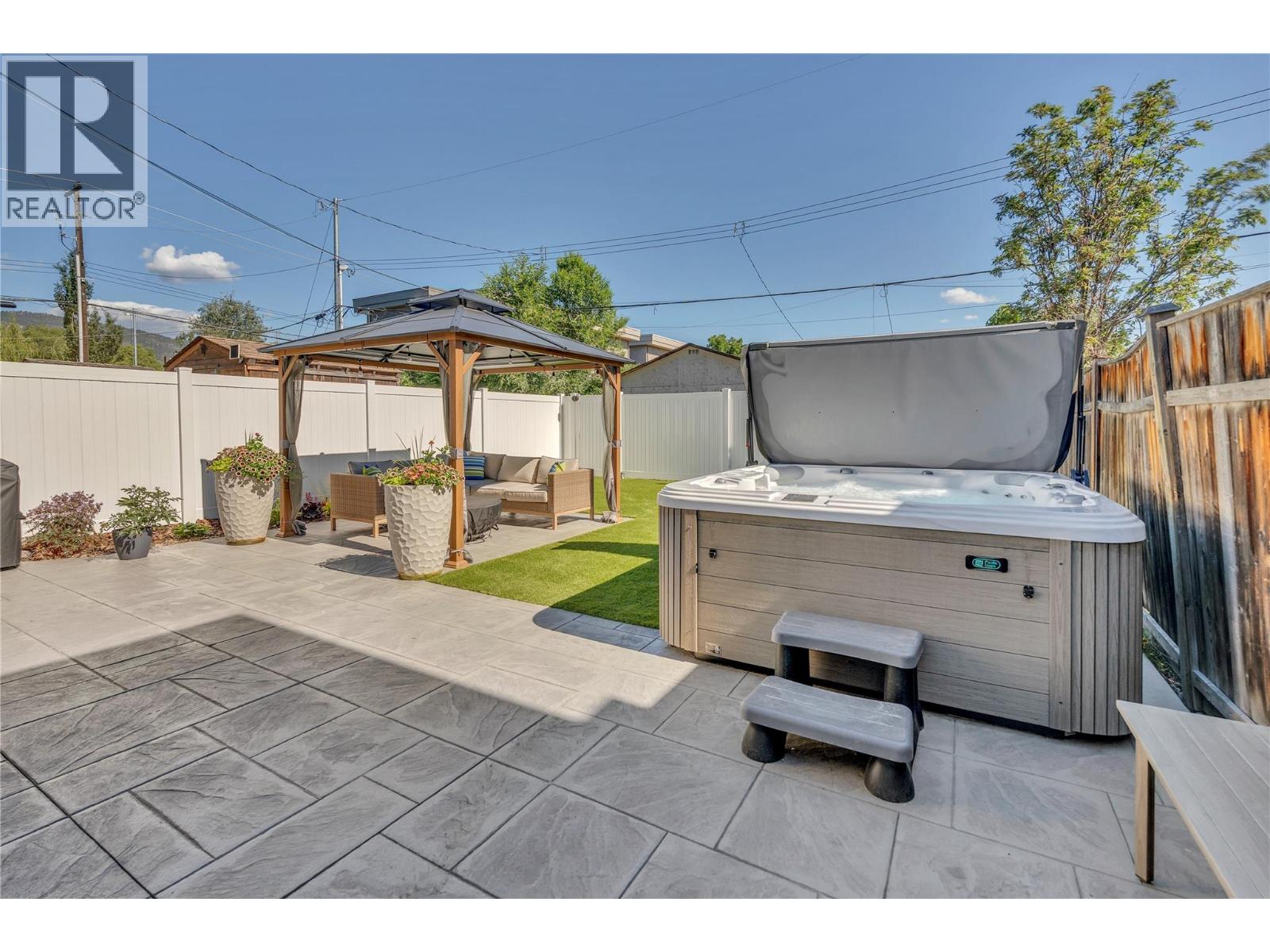 787 Kamloops Avenue - 30