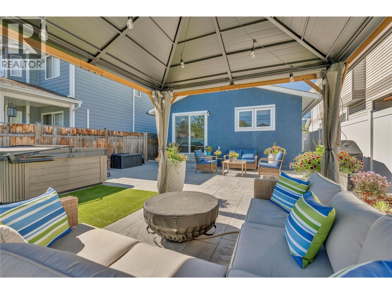 787 Kamloops Avenue - 33