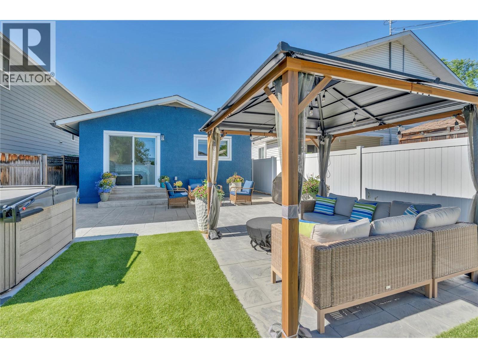 787 Kamloops Avenue - 34