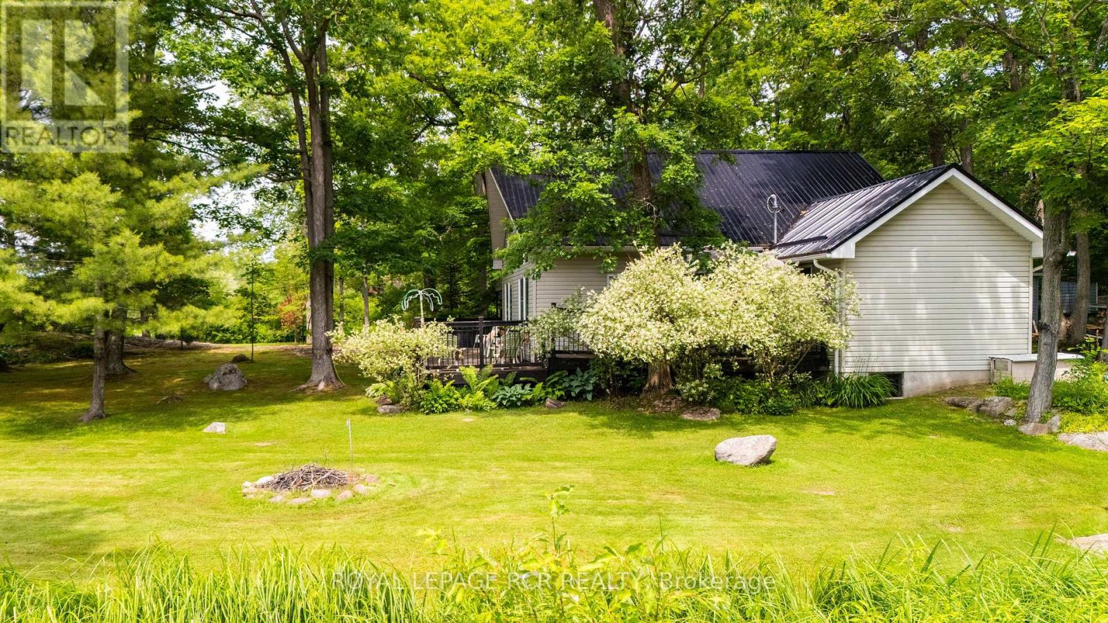 4 ISLAND 20 YELLOWHEAD ISLAND - 10