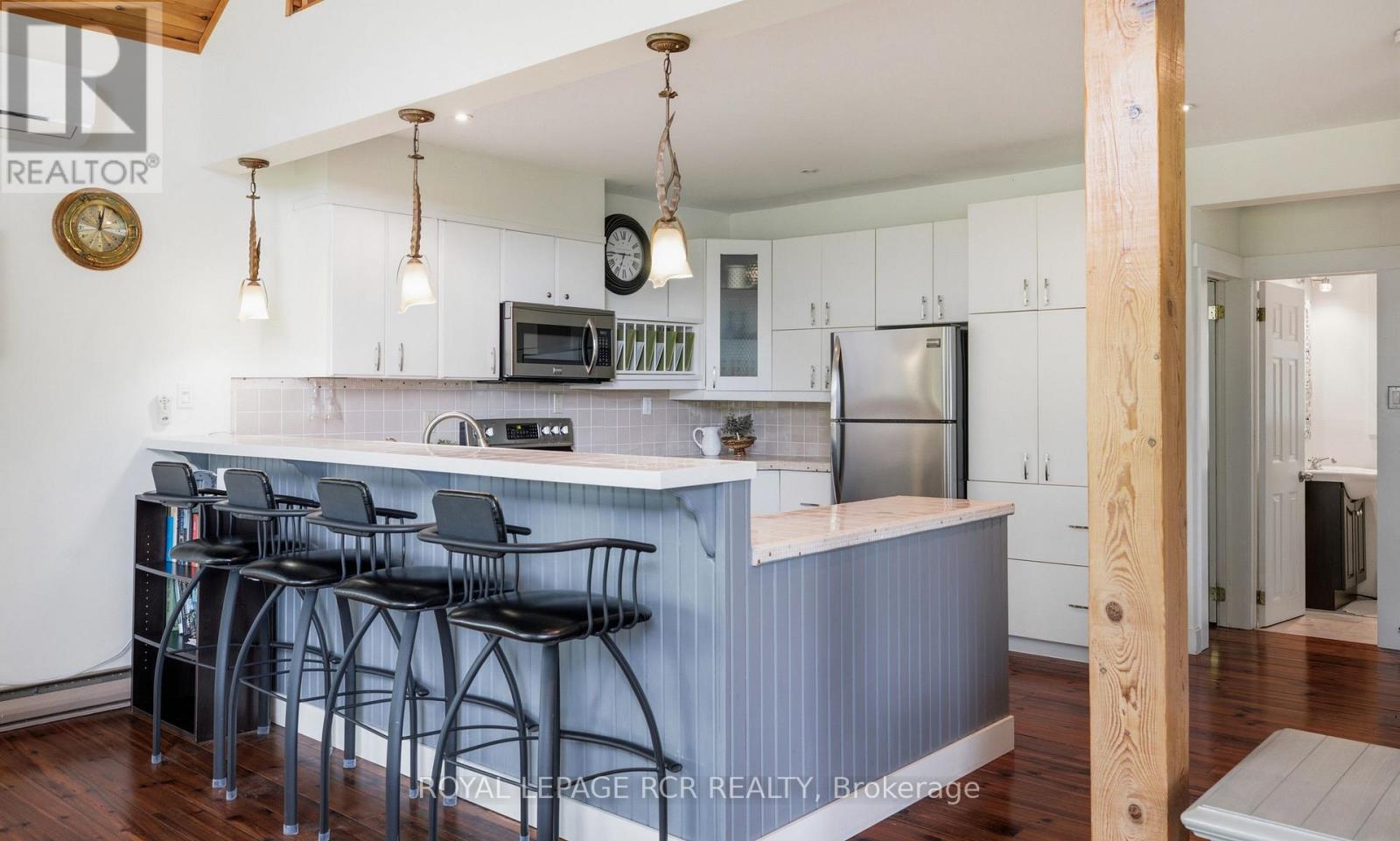 4 ISLAND 20 YELLOWHEAD ISLAND - 16