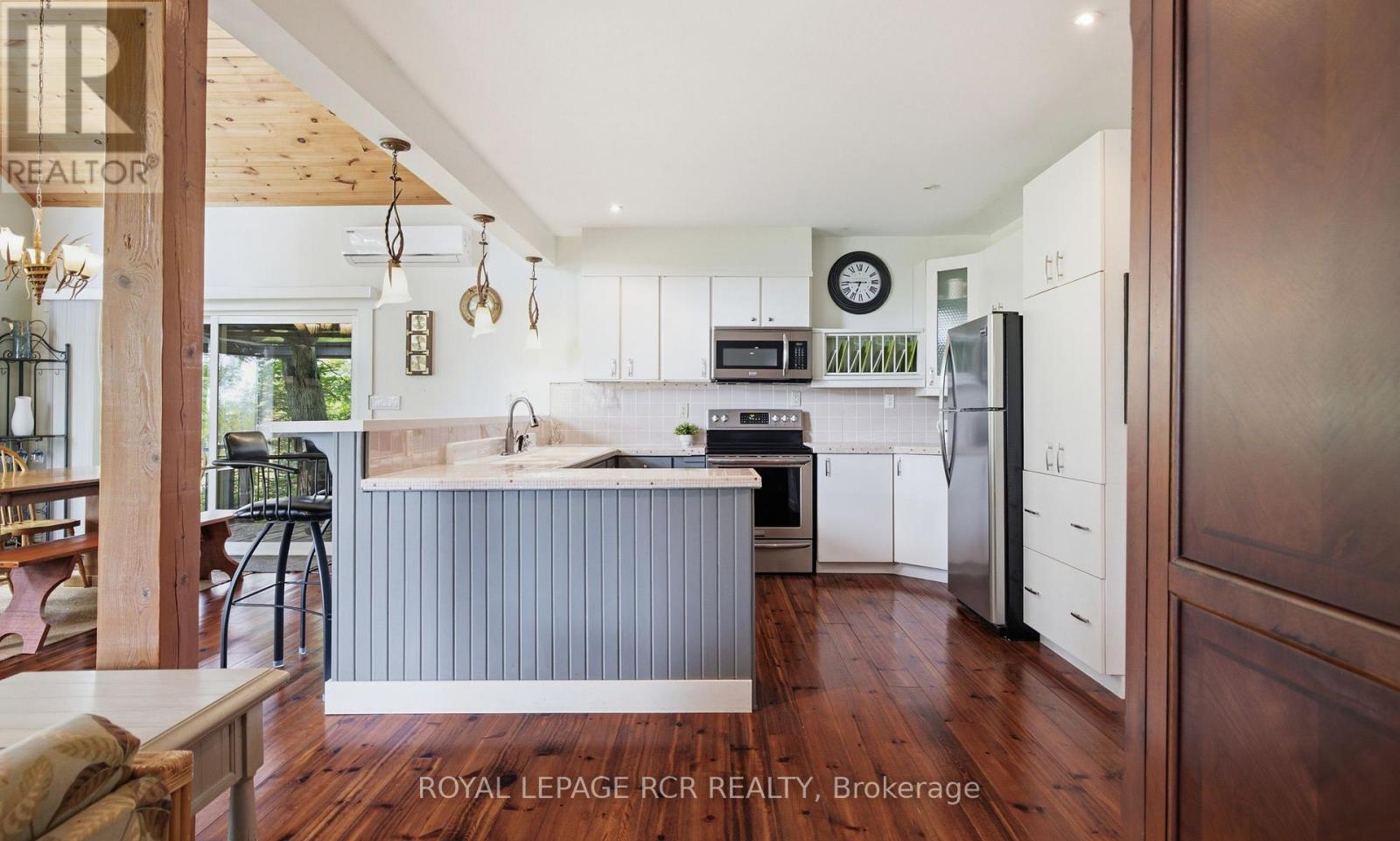 4 ISLAND 20 YELLOWHEAD ISLAND - 31