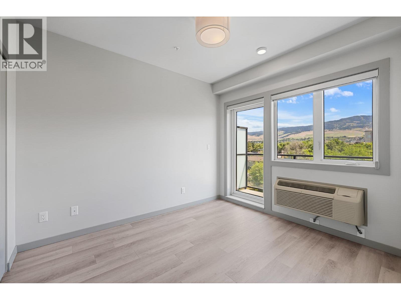 #325 345 Dougall Road - 9