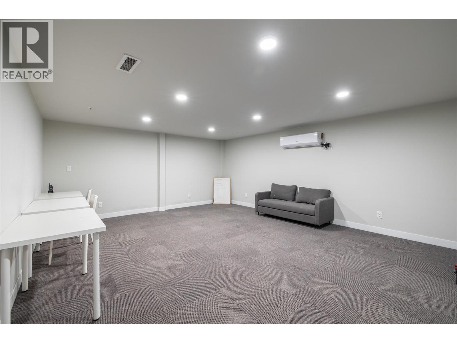 #325 345 Dougall Road - 19